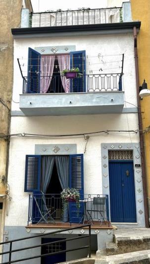 Image No.32-3 Bed Townhouse for sale