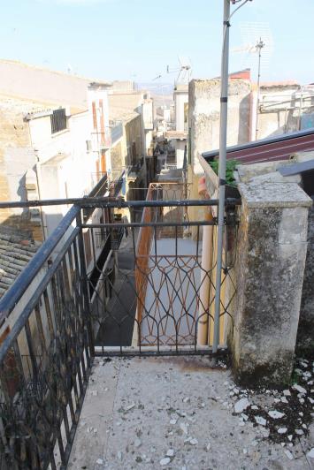 Image No.5-2 Bed Townhouse for sale