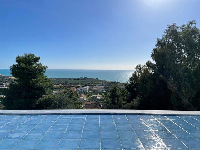 Image No.25-8 Bed Villa for sale