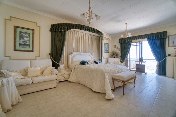 Image No.10-5 Bed Villa for sale