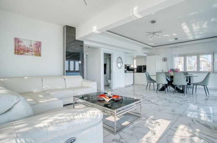 Image No.10-3 Bed Apartment for sale