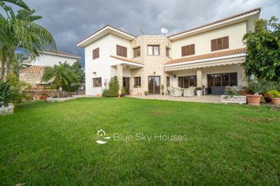 Detached Villa For Sale  in  Pyrgos