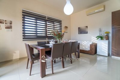 Detached Villa For Sale  in  Pyrgos