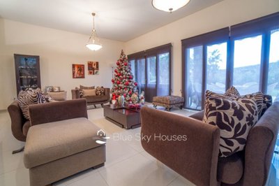 Detached Villa For Sale  in  Pyrgos