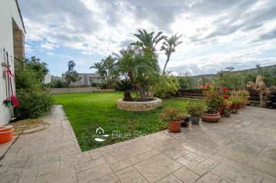 Detached Villa For Sale  in  Pyrgos