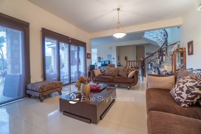 Detached Villa For Sale  in  Pyrgos
