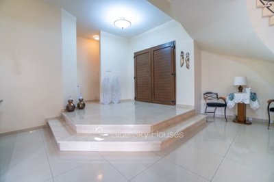 Detached Villa For Sale  in  Pyrgos