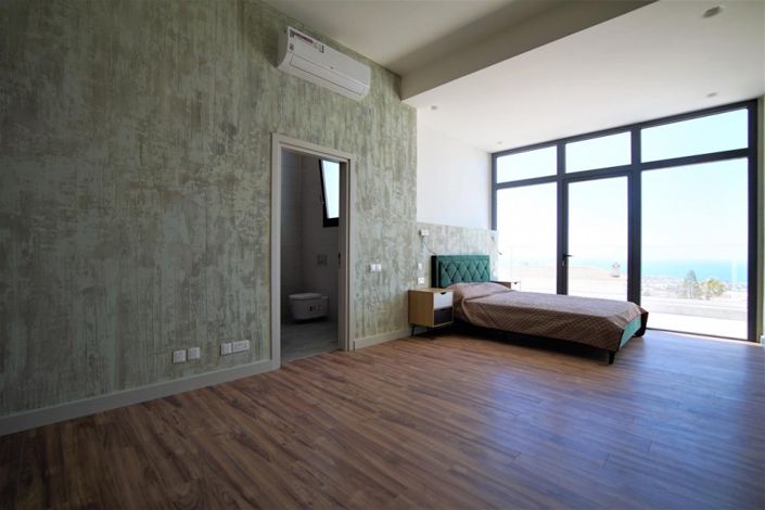 Image No.10-4 Bed Villa for sale