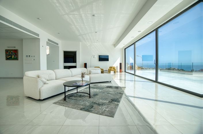 Image No.3-8 Bed Villa for sale