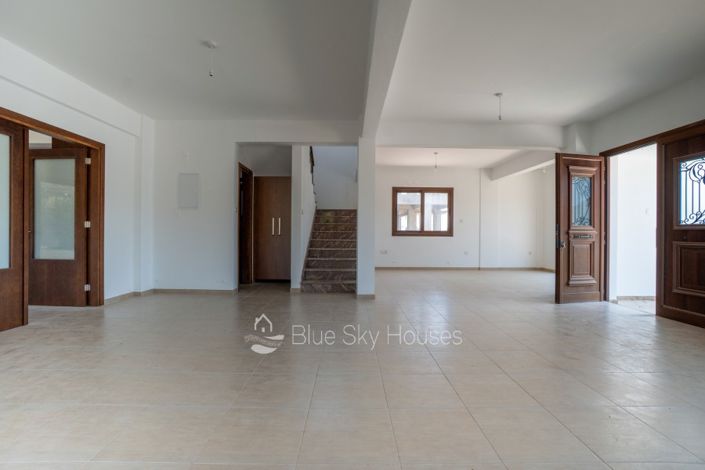 Image No.2-4 Bed Villa for sale