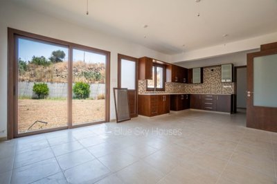 Detached Villa For Sale  in  Eptagoneia