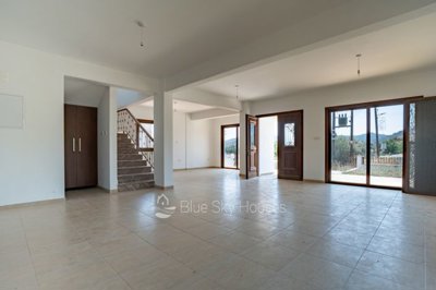 Detached Villa For Sale  in  Eptagoneia
