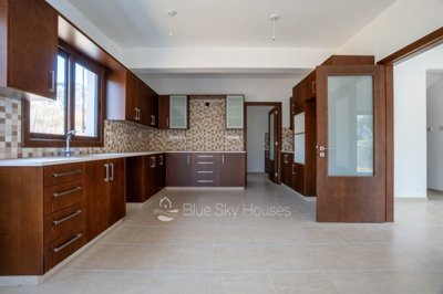 Detached Villa For Sale  in  Eptagoneia