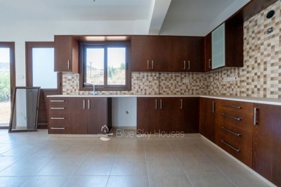 Detached Villa For Sale  in  Eptagoneia