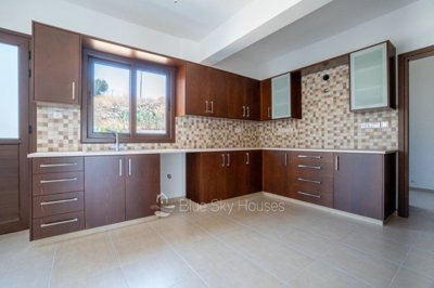 Detached Villa For Sale  in  Eptagoneia