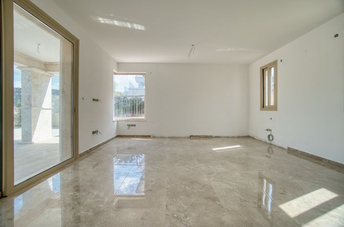 Image No.10-5 Bed Villa for sale