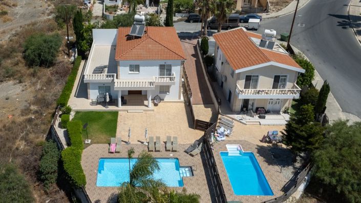 Image No.2-5 Bed Villa for sale