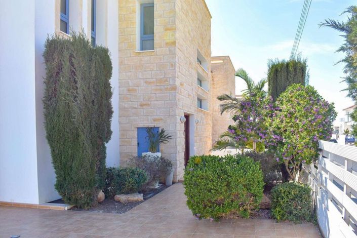Image No.2-Villa de 4 chambres à vendre à Ayia Napa