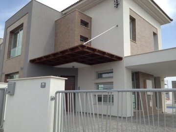1 - Moni, Villa