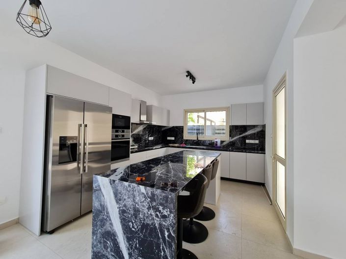 Image No.10-4 Bed Villa for sale