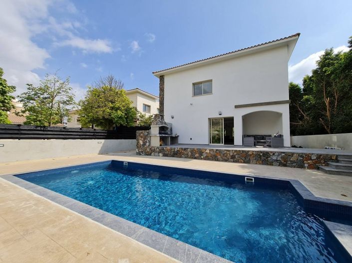 Image No.2-Villa de 4 chambres à vendre à Agios Tychonas