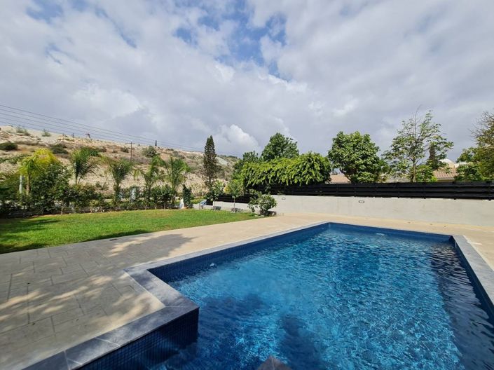 Image No.4-Villa de 4 chambres à vendre à Agios Tychonas