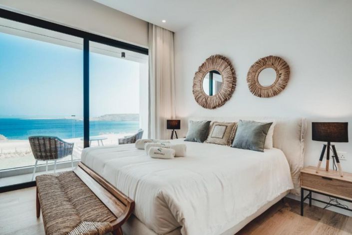 Image No.2-5 Bed Property for sale