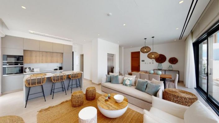 Image No.5-5 Bed Property for sale