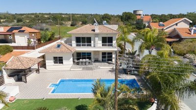 Detached Villa For Sale  in  Paramali
