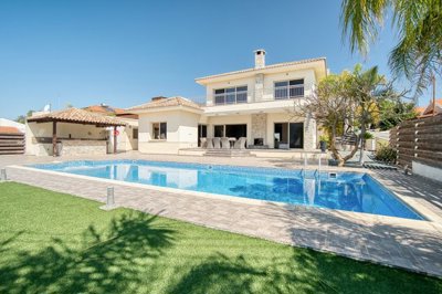 Detached Villa For Sale  in  Paramali