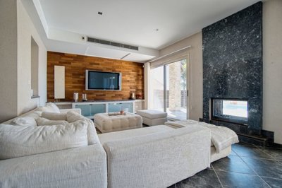 Detached Villa For Sale  in  Paramali