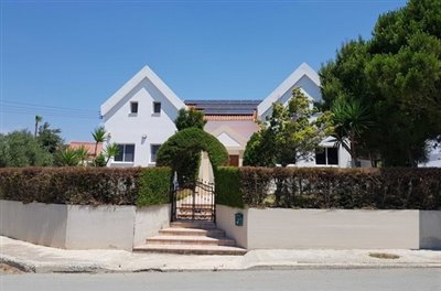 Detached Villa For Sale  in  Pentakomo