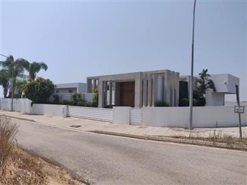 Detached Villa in Mazotos