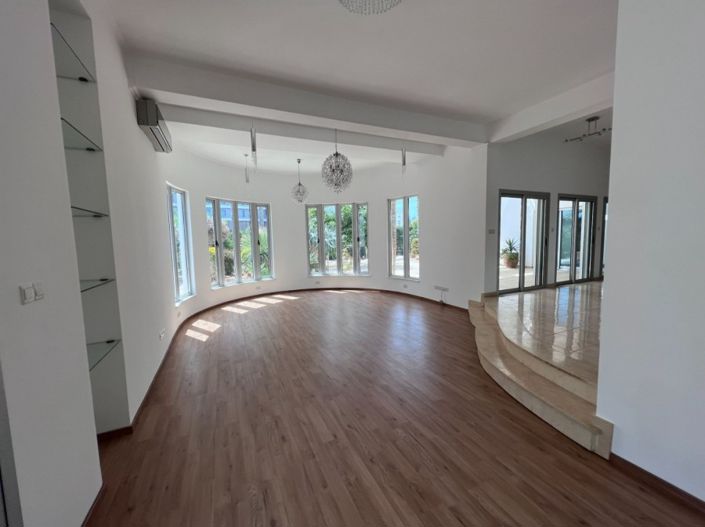 Image No.10-4 Bed Villa for sale