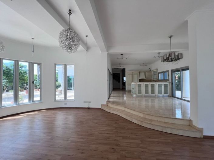 Image No.2-4 Bed Villa for sale