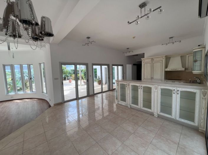 Image No.3-4 Bed Villa for sale