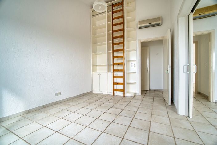 Image No.9-5 Bed Villa for sale