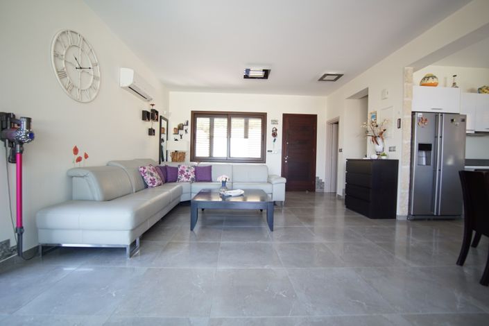 Image No.2-3 Bed Villa for sale