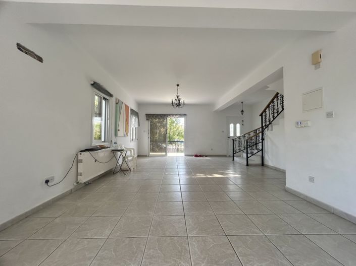 Image No.2-Villa de 4 chambres à vendre à Anavargos