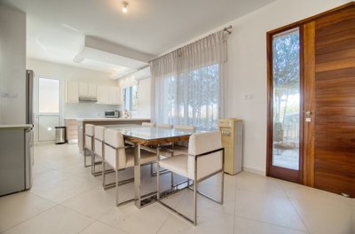 Detached Villa For Sale  in  Chloraka