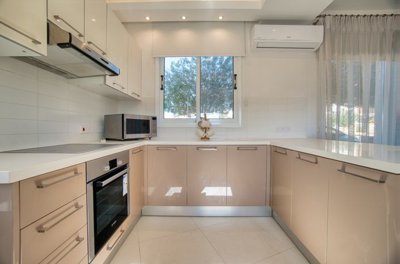 Detached Villa For Sale  in  Chloraka