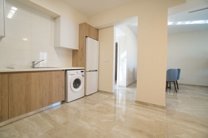 Image No.3-Appartement de 2 chambres à vendre à Mouttagiaka