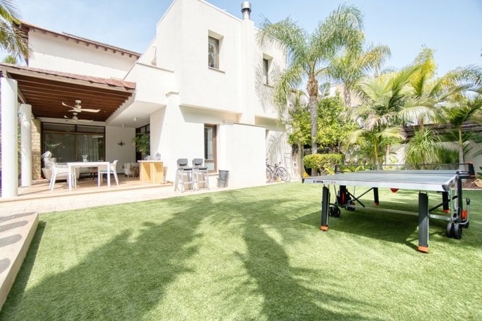 Image No.3-4 Bed Villa for sale