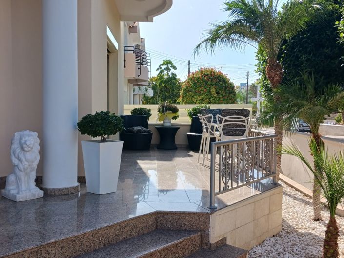 Image No.3-5 Bed Villa for sale