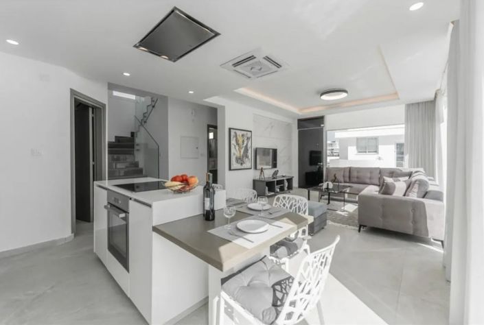 Image No.3-4 Bed Villa for sale