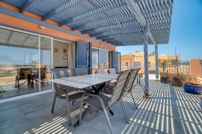 Penthouse For Sale  in  Kato Paphos
