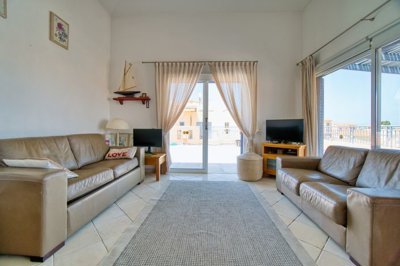 Penthouse For Sale  in  Kato Paphos