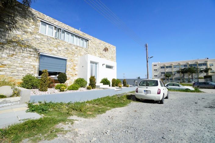 Image No.1-Villa de 7 chambres à vendre à Larnaca