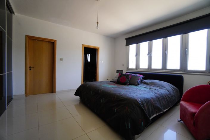 Image No.8-7 Bed Villa for sale