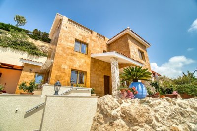 Detached Villa For Sale  in  Chloraka